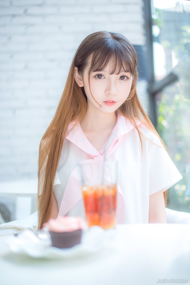 时间是宝贵的，抓住了时间就抓住了成功。只有孜孜不倦地求索，才有源源不断的收获。
